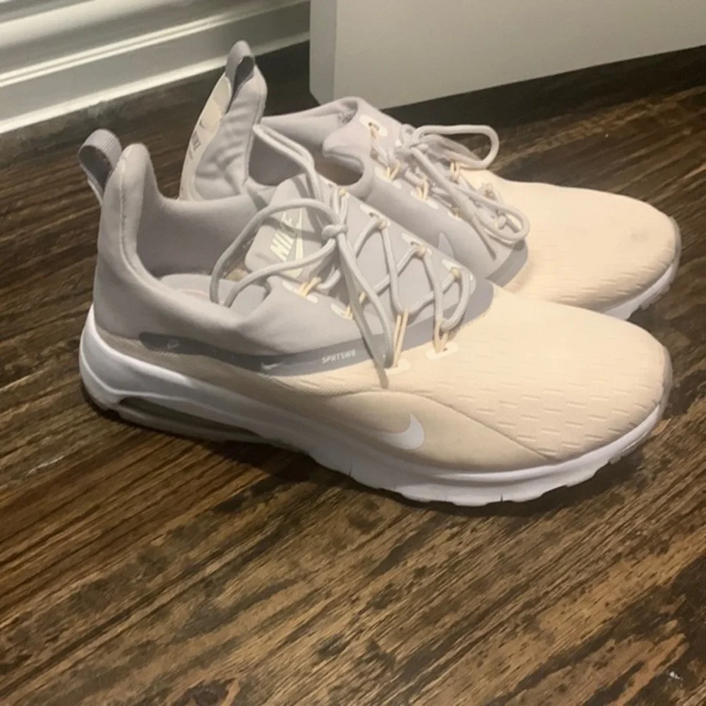 Nike Air Women’s‎ Sneakers Size 7.5